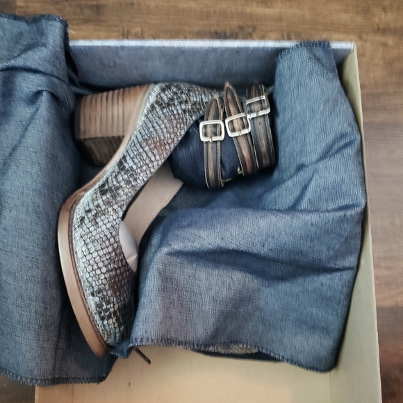 Freebird by Steven Randi blue multi snake NWT sz 7 - Picture 7 of 9